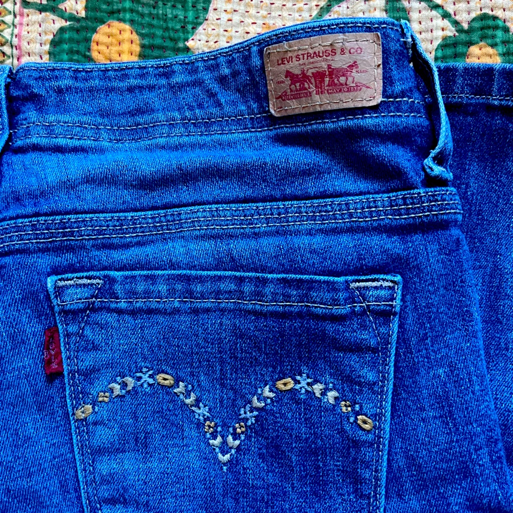 vintage low rise flared Levi jeans!